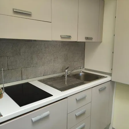 Hostdomus - Fine Appartamento
