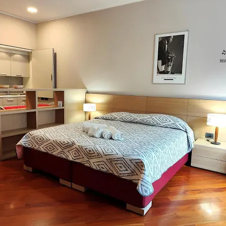 Apartment Hostdomus - Fine Turin
